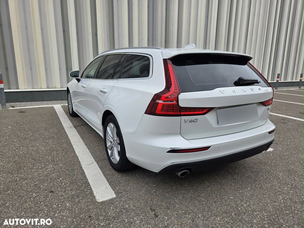 Volvo V60 B4 MHEV AT8 FWD Momentum Pro - 28