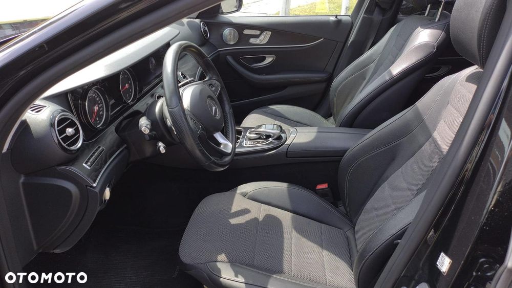 Mercedes-Benz Klasa E 220 d 4Matic 9G-TRONIC Exclusive - 13