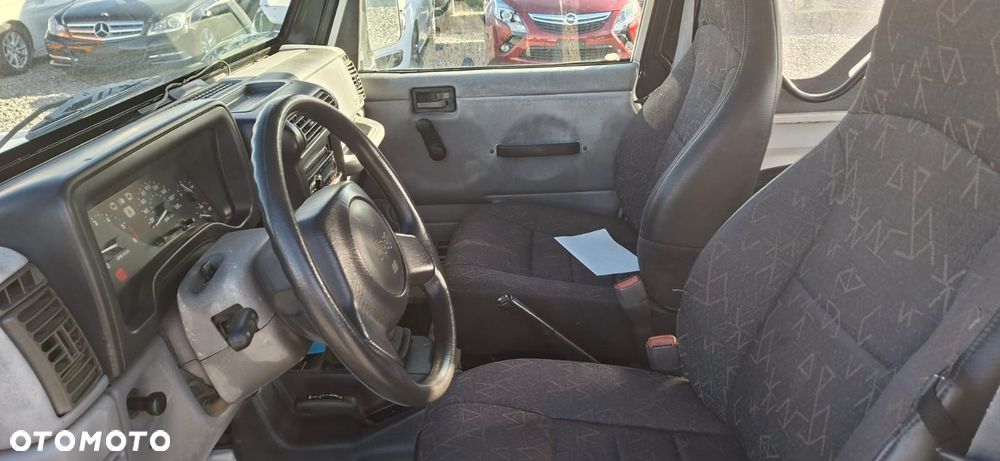 Jeep Wrangler 2.5L - 11