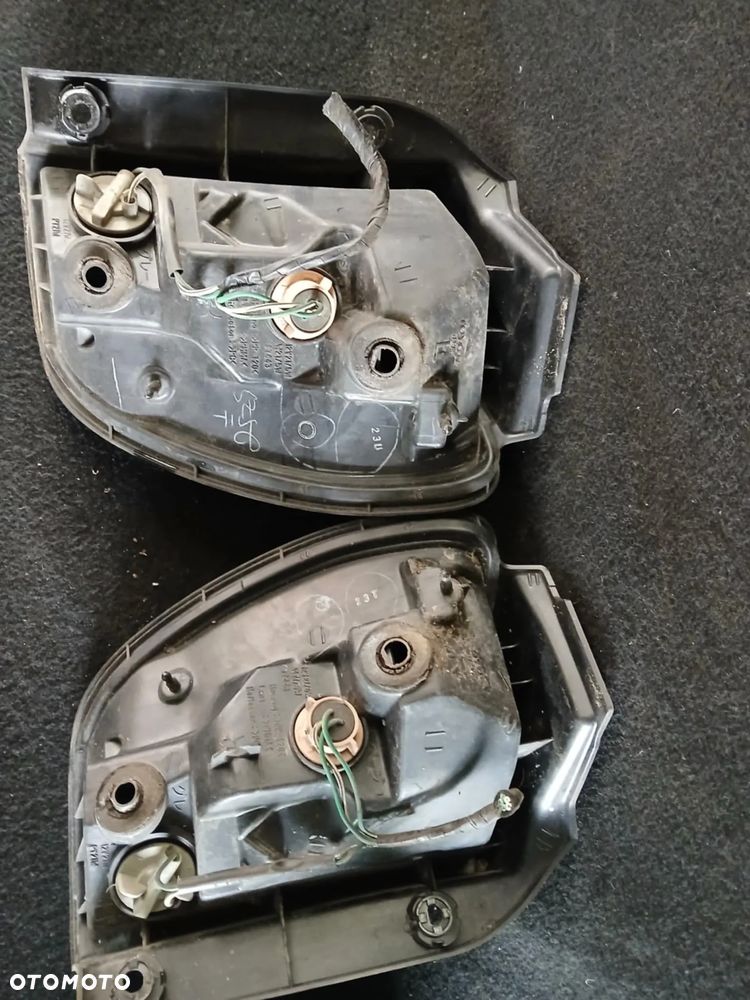 Lexus RX 300 2002 rok Lampa tylna lewa, prawa w błotnik - 6