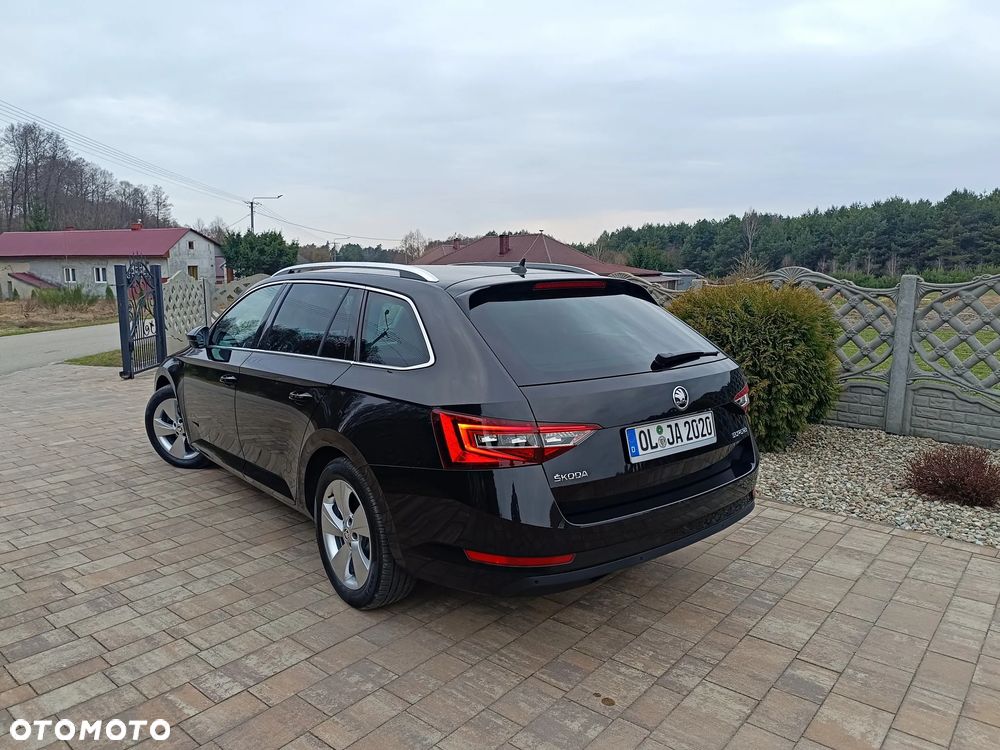 Skoda Superb 2.0 TDI DSG Premium Edition - 39