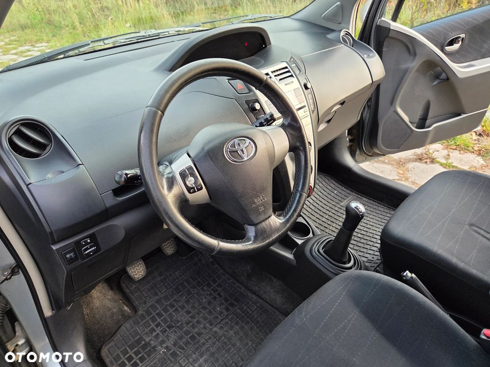 Toyota Yaris - 13