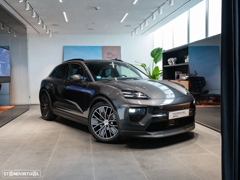 Porsche Macan Electric 4 - 5