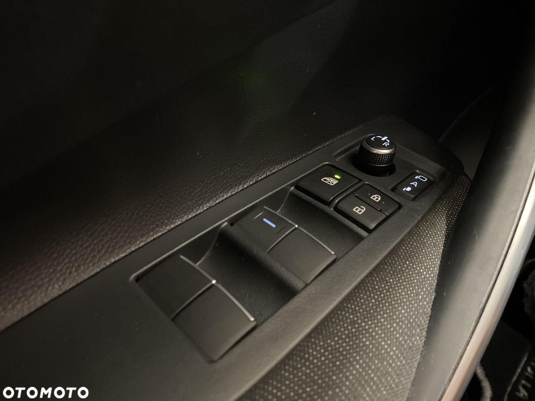 Toyota Corolla 1.8 Hybrid Comfort - 21