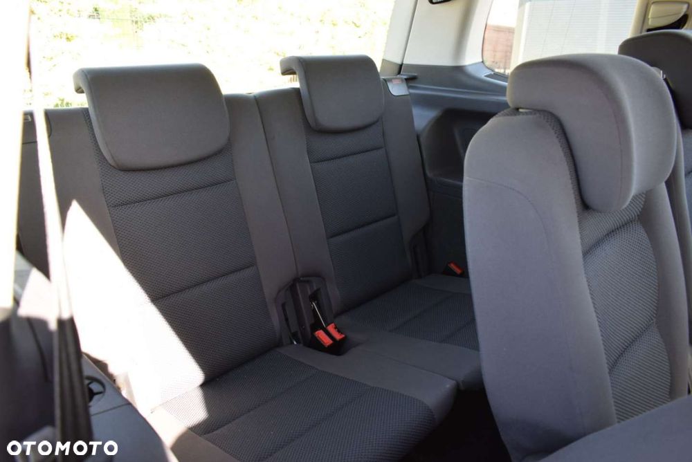 Volkswagen Touran - 23