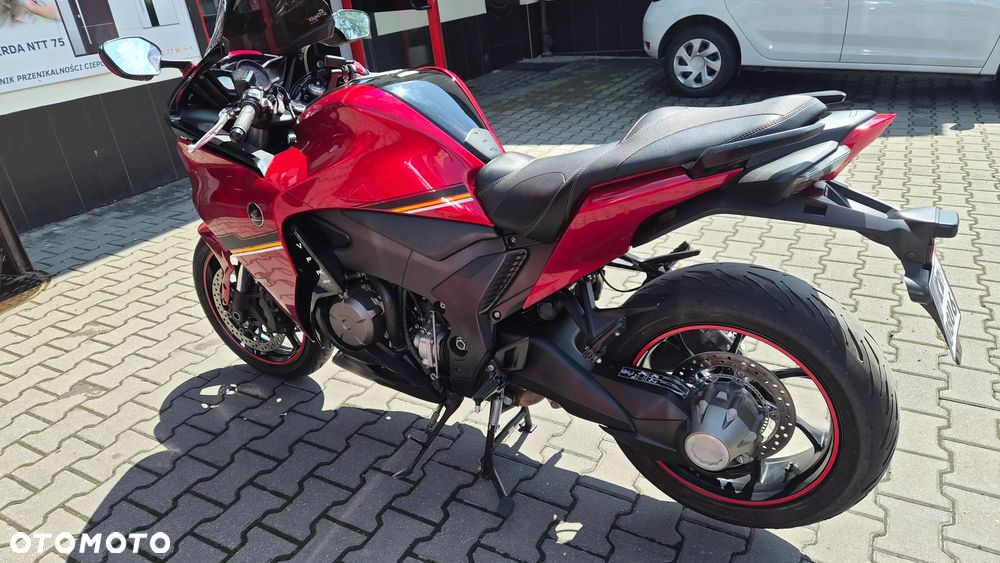 Honda VFR - 4