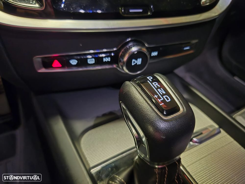 Volvo V60 2.0 D3 R-Design Geartronic - 24