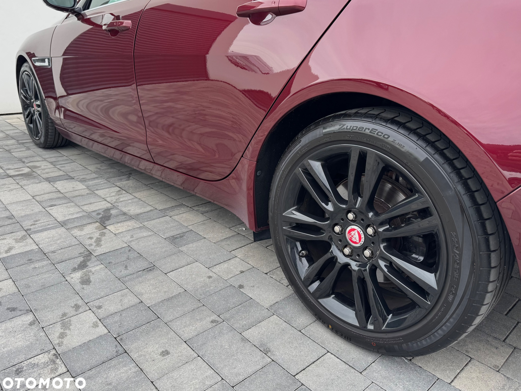 Jaguar XE 2.0 D Prestige - 36