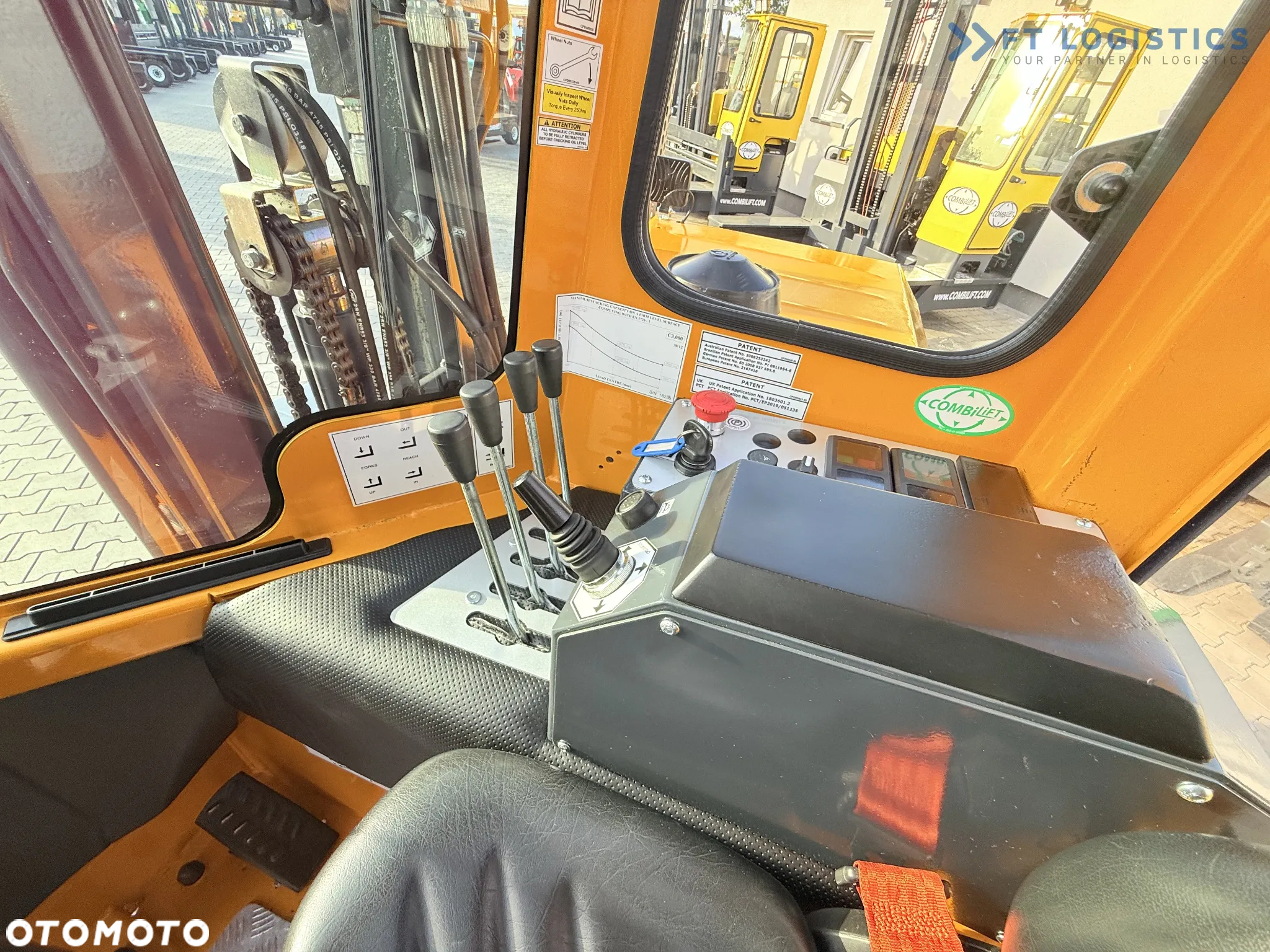 Combilift WÓZEK CZTEROKIERUNKOWY - WIELOKIERUNKOWY C3000 / GAZ/ DUPLEX 4500MM /JEDYNE 3096 MOTOGODZIN /  PRZESUW WIDEŁ / PEŁNA KABINA / STAN IDEALNY / Szeroka oferta wózków czterokierunkowych i bocznych, dopasowanych do różnorodnych potrzeb i zastosowań - 18