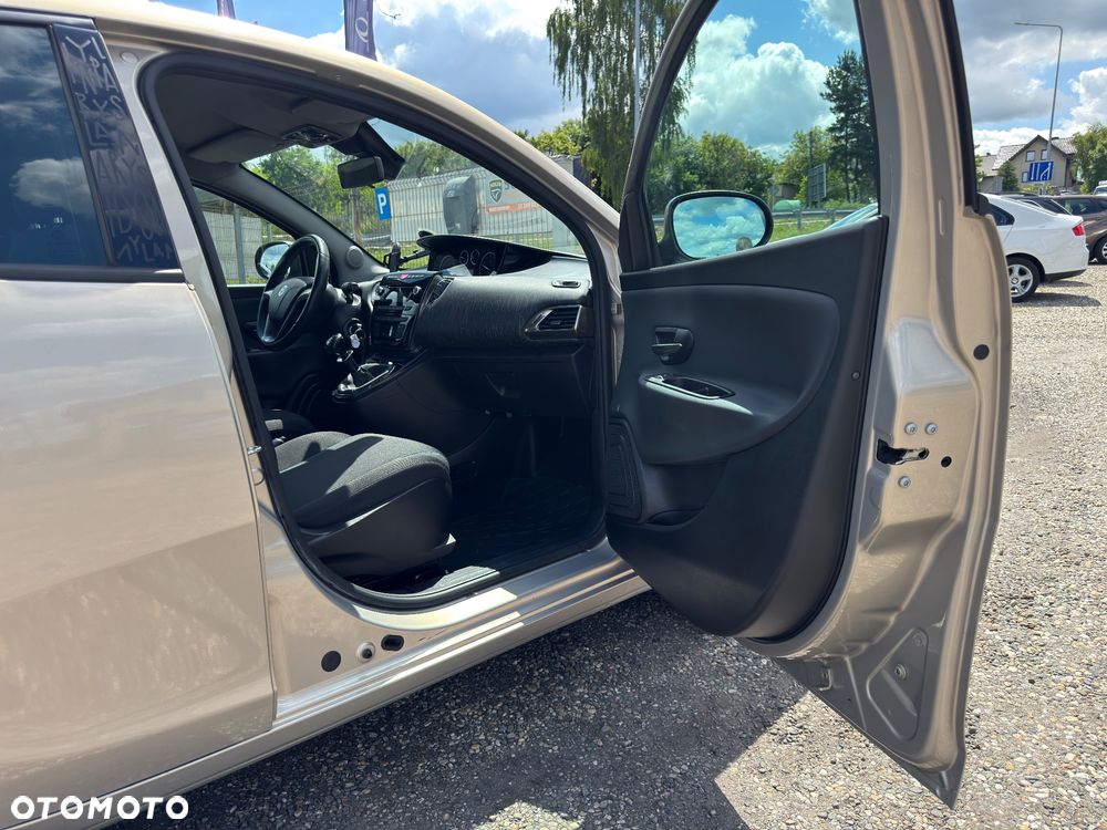Lancia Ypsilon 1.2 8V Elefantino S&S - 23
