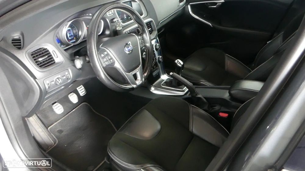 Volvo V40 D2 R Design - 24