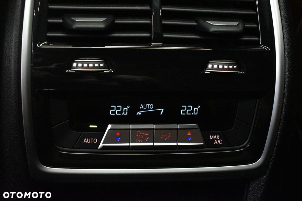 BMW X7 - 28