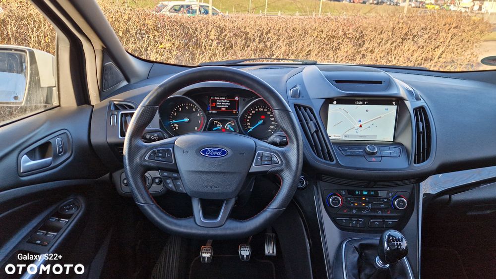 Ford Kuga 1.5 EcoBoost 2x4 ST-Line - 28