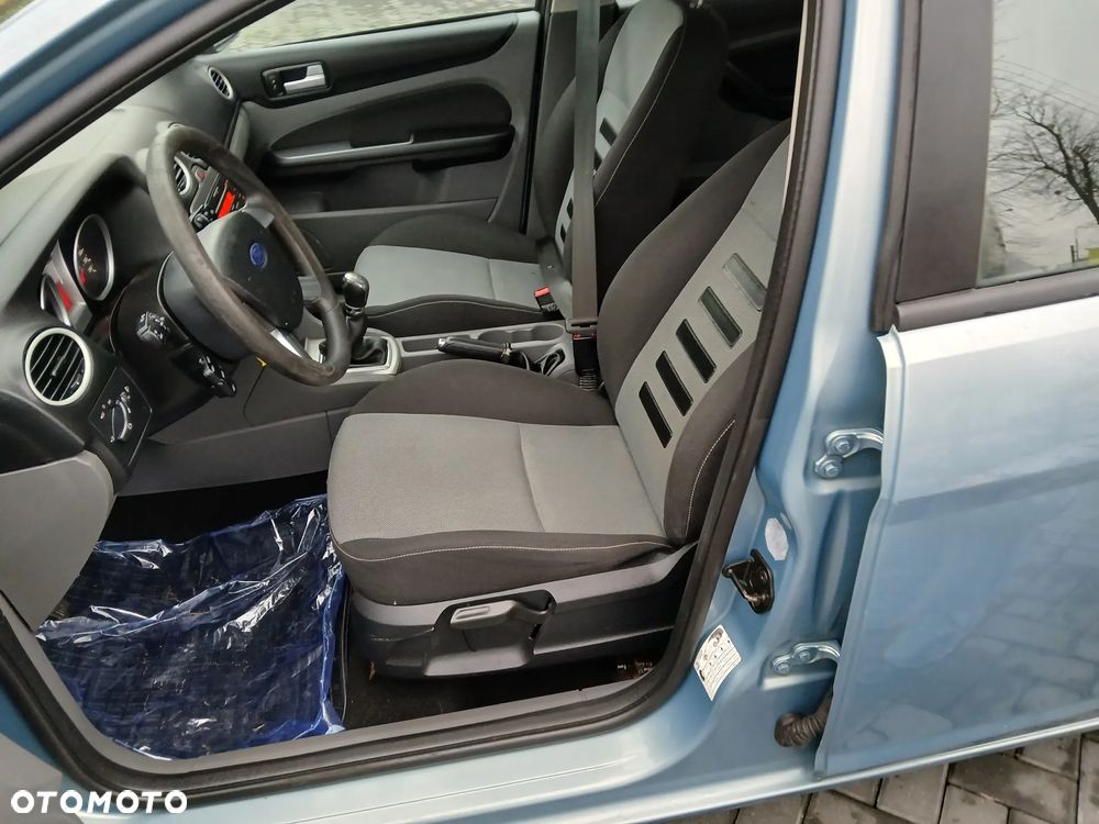 Ford Focus 1.6 16V Ambiente - 12