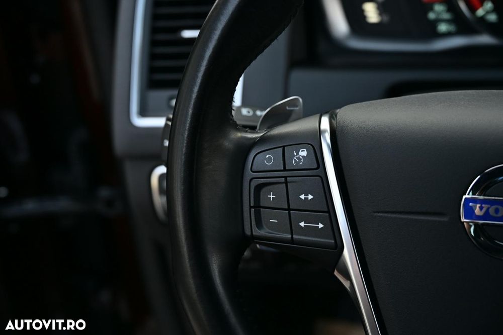 Volvo XC 60 D5 AWD Geartronic Summum - 19