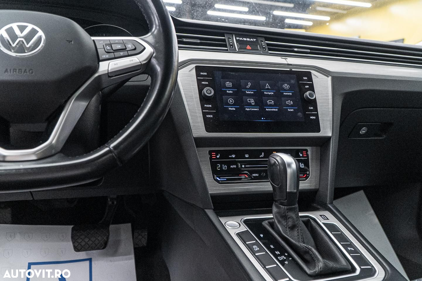 Volkswagen Passat 2.0 TDI DSG Comfortline - 28