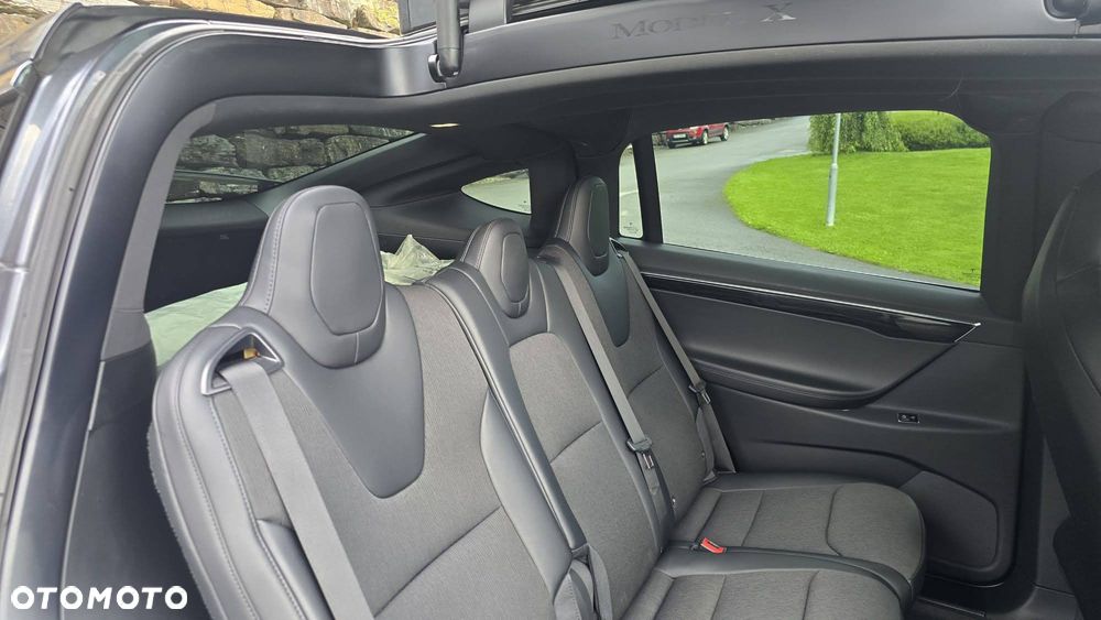 Tesla Model X - 18