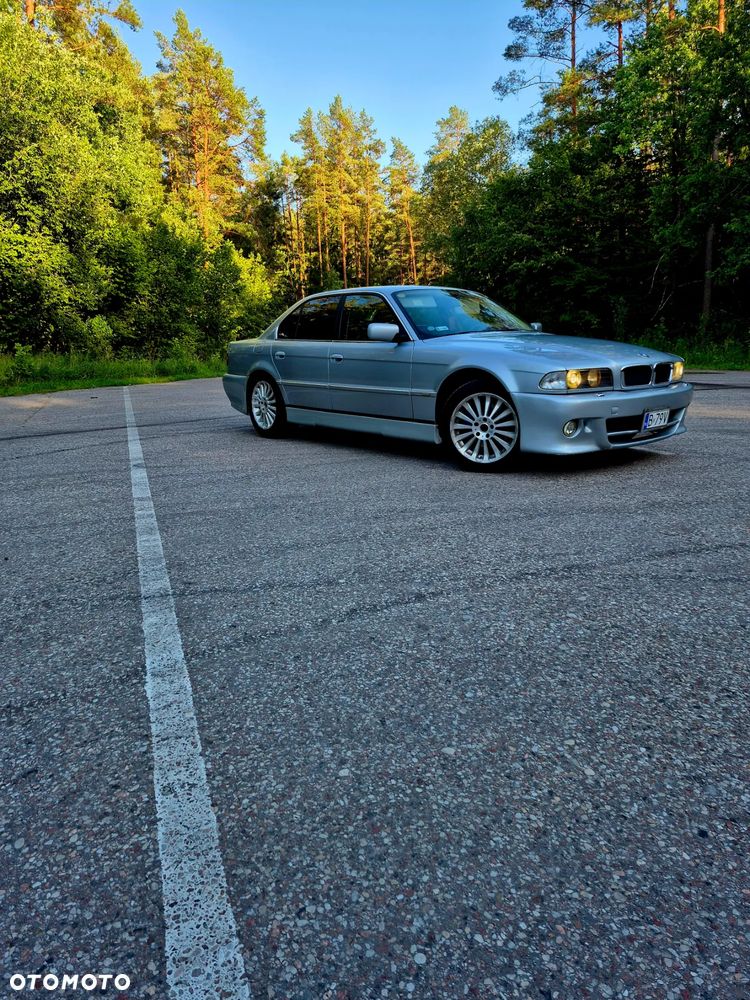 BMW Seria 7 740i - 5