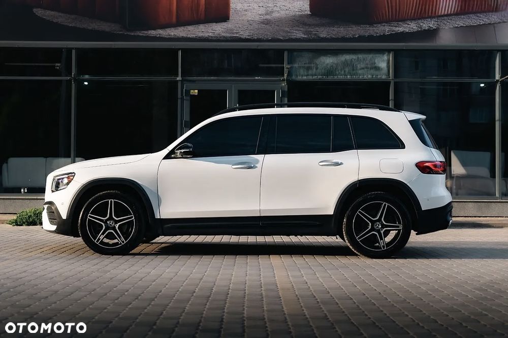 Mercedes-Benz GLB 250 4-Matic AMG Line 8G-DCT - 3