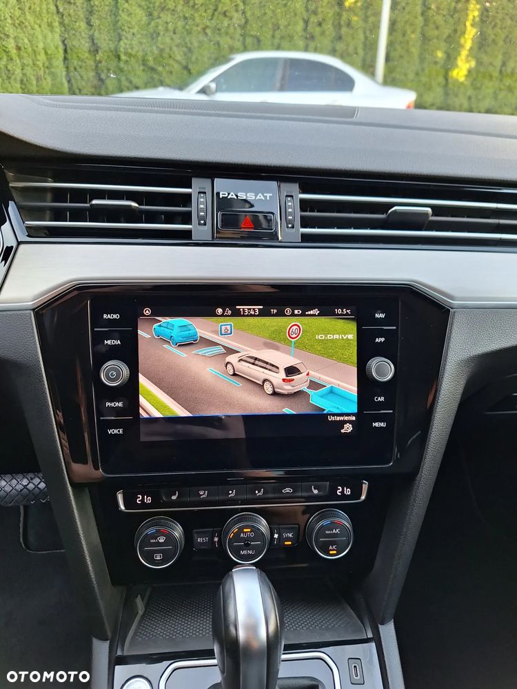 Volkswagen Passat 2.0 TDI SCR Elegance DSG - 17