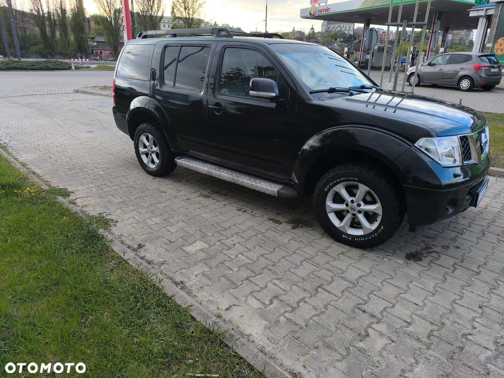 Nissan Pathfinder 2.5 D LE - 4