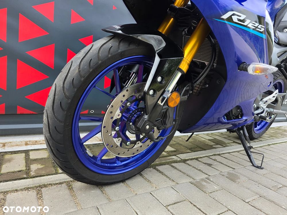 Yamaha YZF - 28