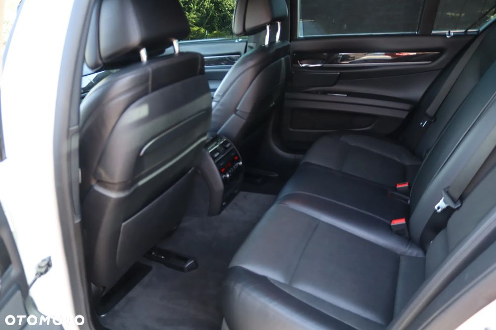 BMW Seria 7 750i - 18