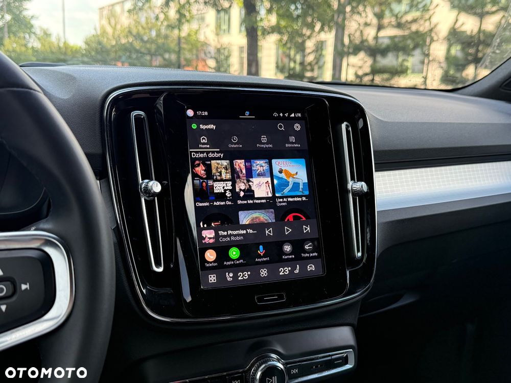 Volvo XC 40 B3 Plus Dark - 16
