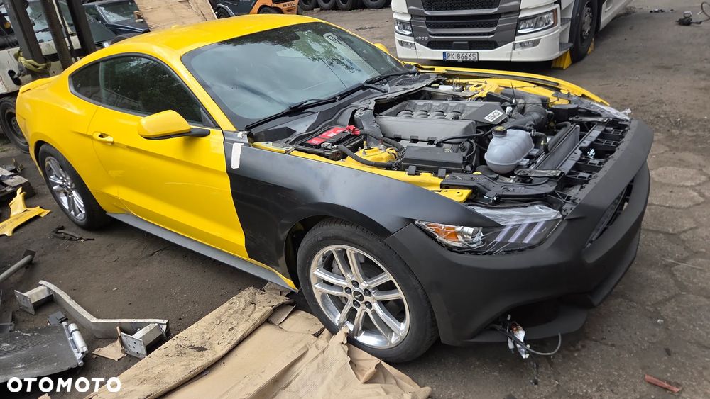 Ford Mustang 5.0 V8 GT - 4