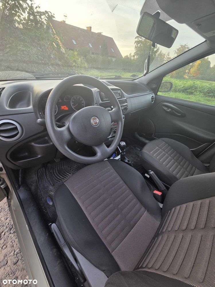 Fiat Punto 2009 photo 5