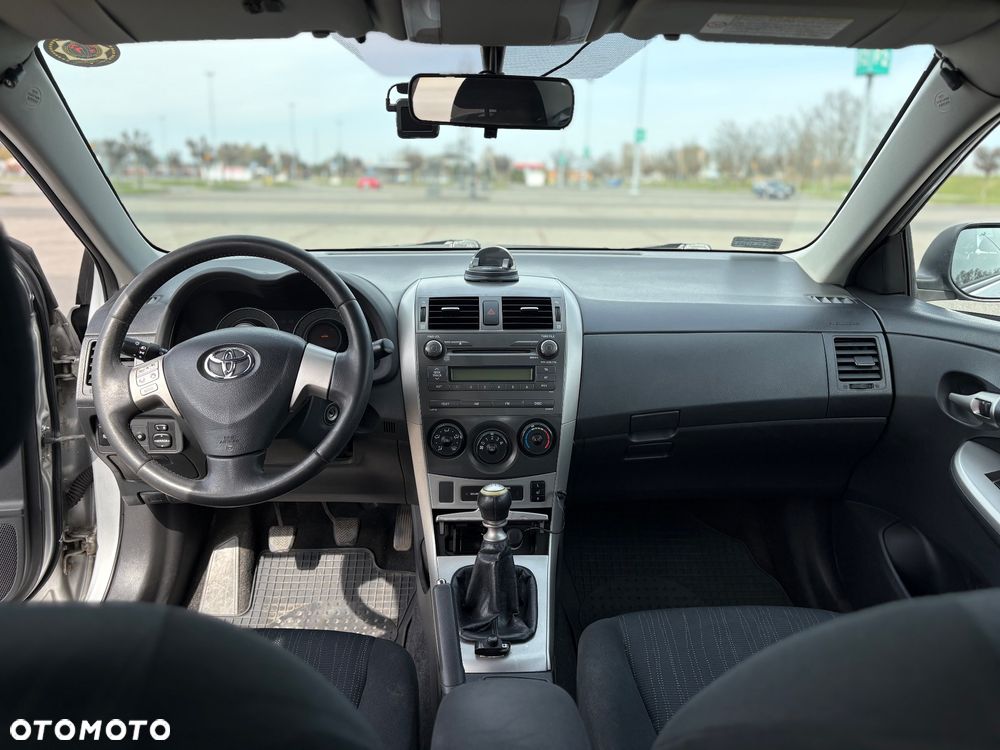 Toyota Corolla 1.6 2010 - 11