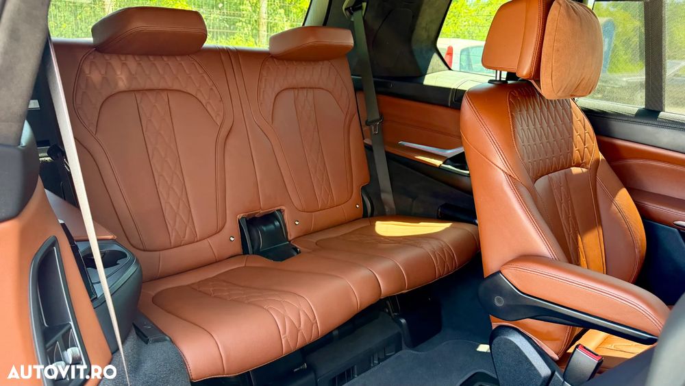 BMW X7 M60i xDrive AT MHEV - 25