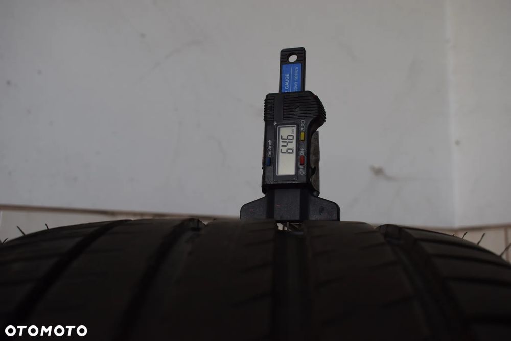 R20 255/40 Michelin Pilot Sport EV - 4