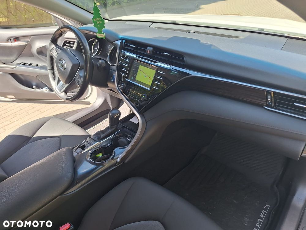 Toyota Camry 2.5 Hybrid Comfort CVT - 8