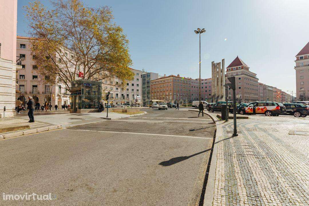 Loja/Escritório no Areeiro, com 2 lugares de estacionamento - Grande imagem: 2/32