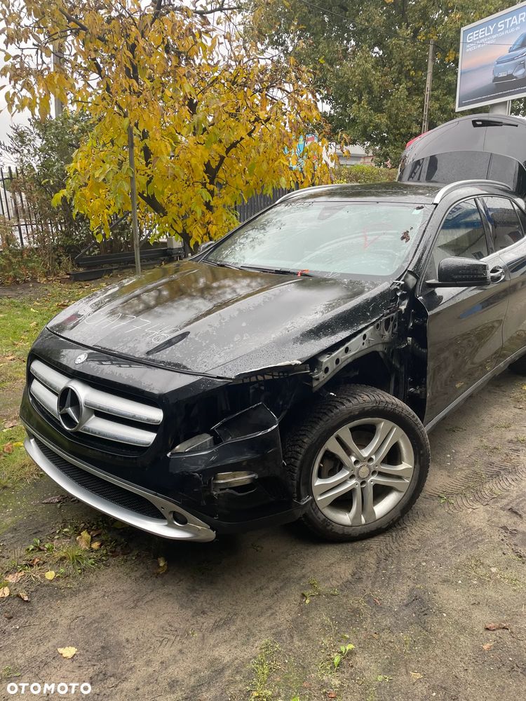 Mercedes-Benz GLA 250 4Matic 7G-DCT Urban - 24
