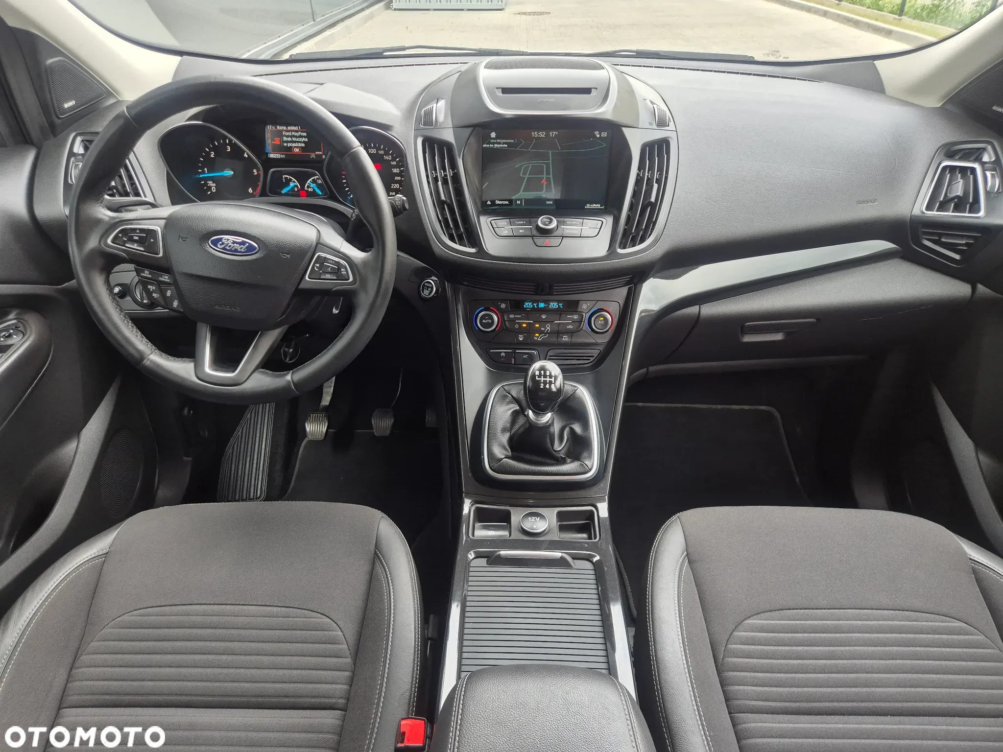 Ford Kuga 2.0 TDCi 2x4 Titanium - 25