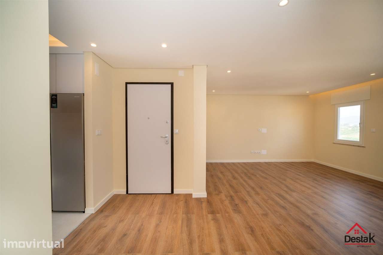 Apartamento T3 Totalmente Renovado em Mira Sintra - Grande imagem: 3/24