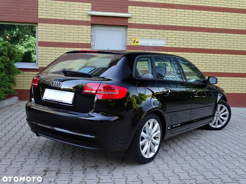 Audi A3 Sportback 1.2 TFSI S line Sportpaket - 4