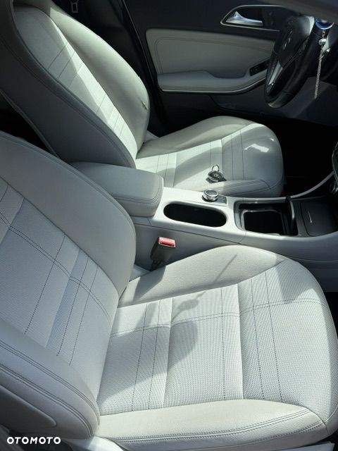 Mercedes-Benz GLA - 15