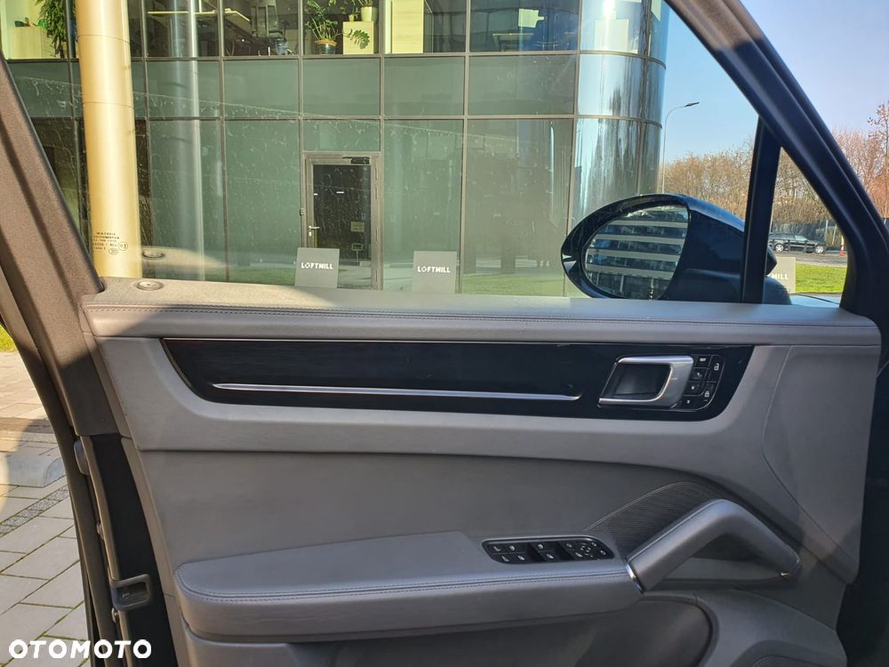 Porsche Cayenne Platinum Edition - 13