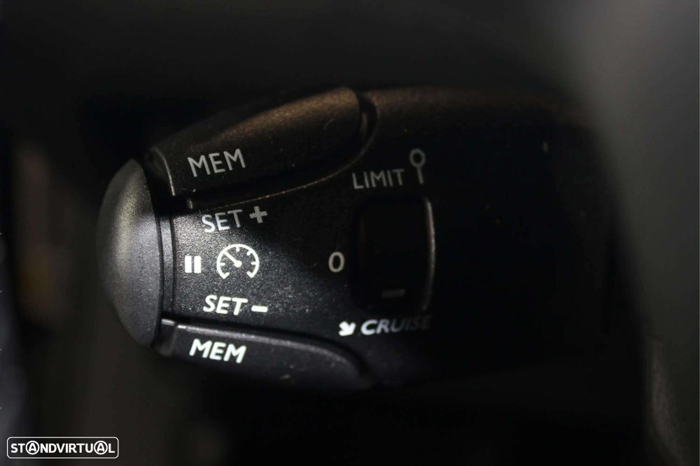 Peugeot 2008 1.2 Hybrid Allure e-DCS6 - 30