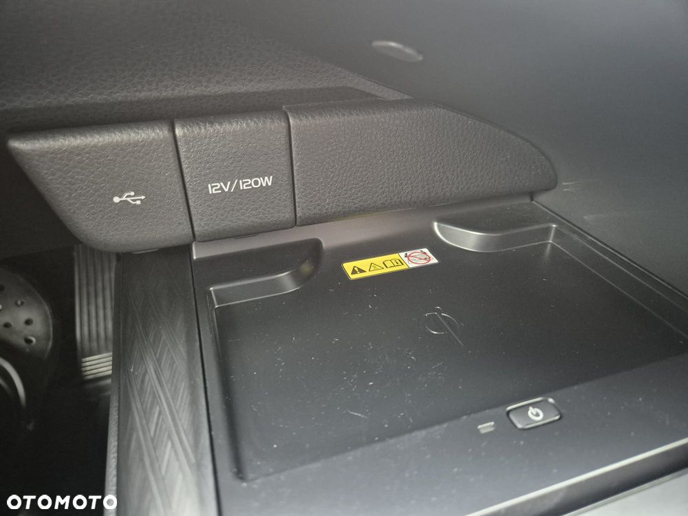 Toyota Camry 2.5 Hybrid Executive CVT - 27
