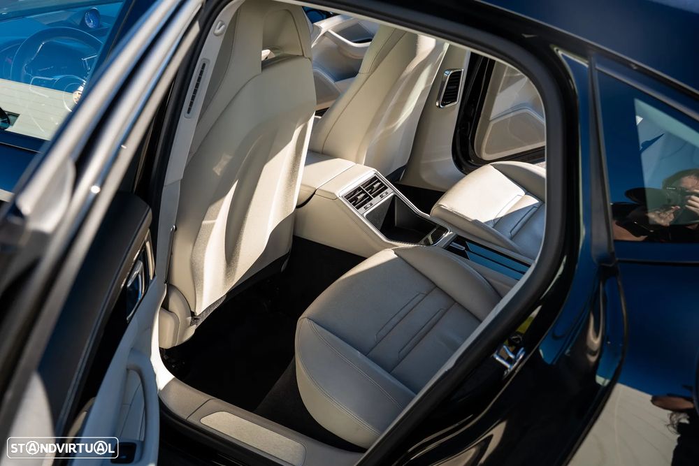 Porsche Panamera 4 E-Hybrid - 11