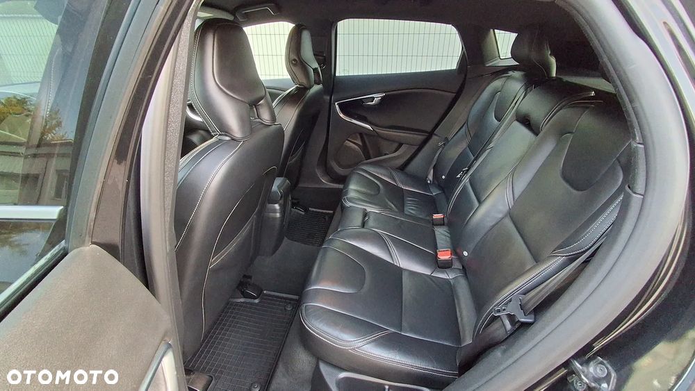 Volvo V40 D2 R Design - 9