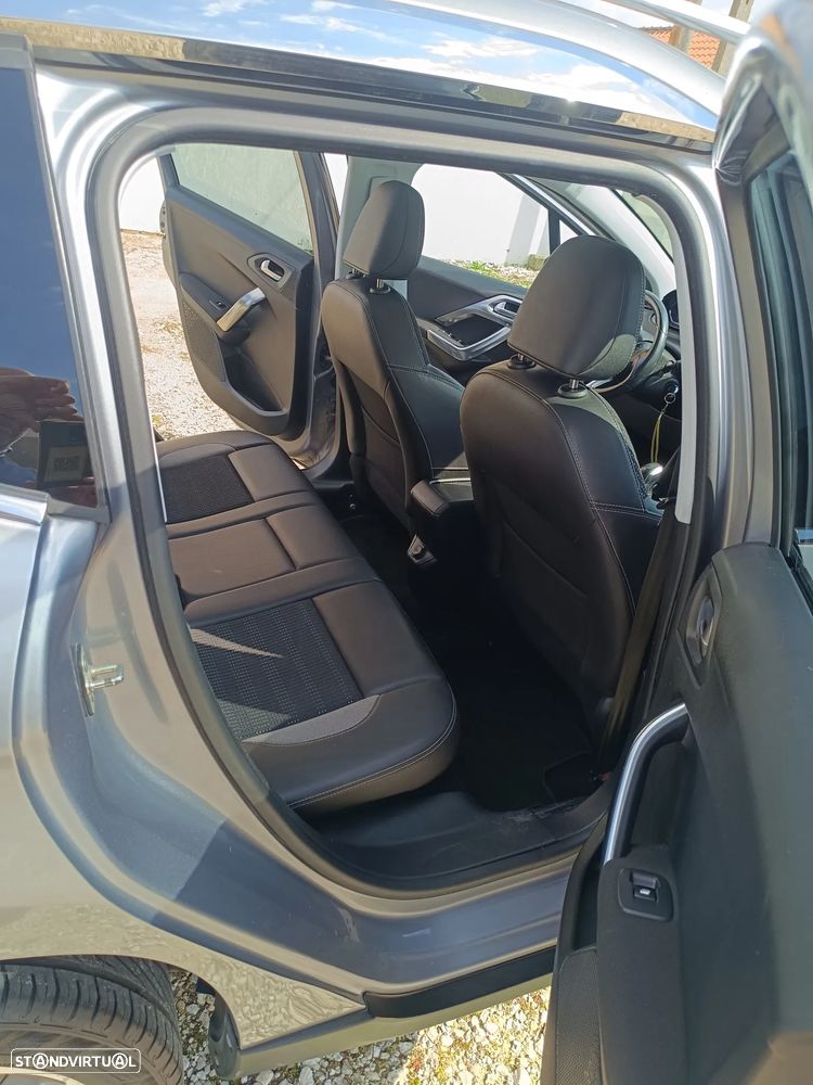 Peugeot 2008 1.6 e-HDi Allure - 8