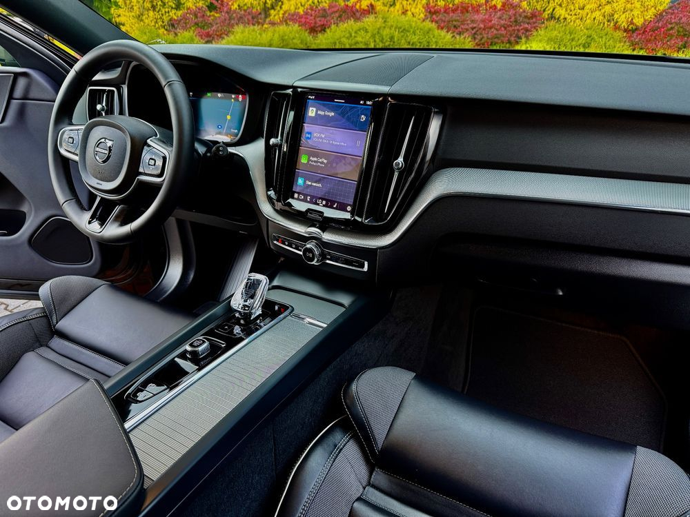 Volvo XC 60 B4 B Plus Dark - 21