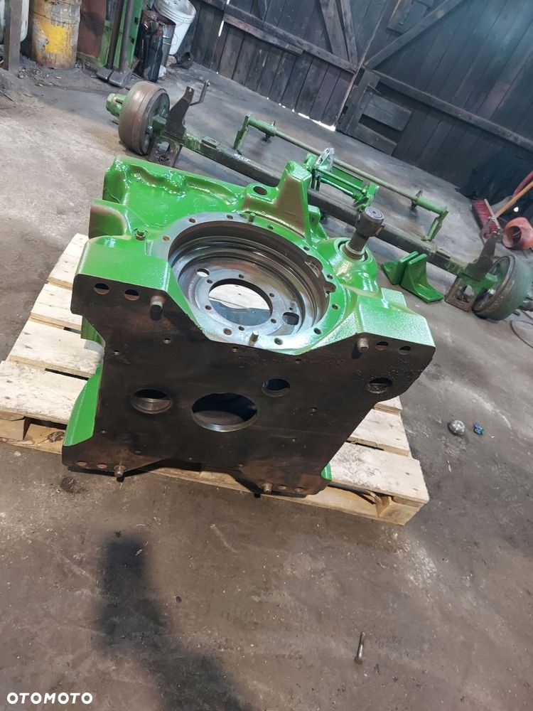 OBUDOWA MOST TYŁ R151320 R129569 JOHN DEERE 6910 2000R - 4