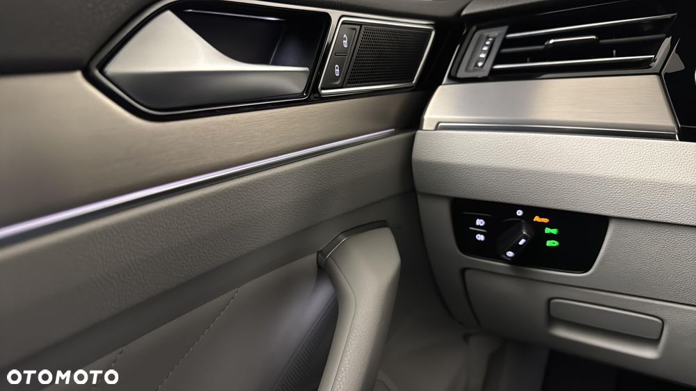 Volkswagen Passat 2.0 TDI SCR DSG Elegance - 31