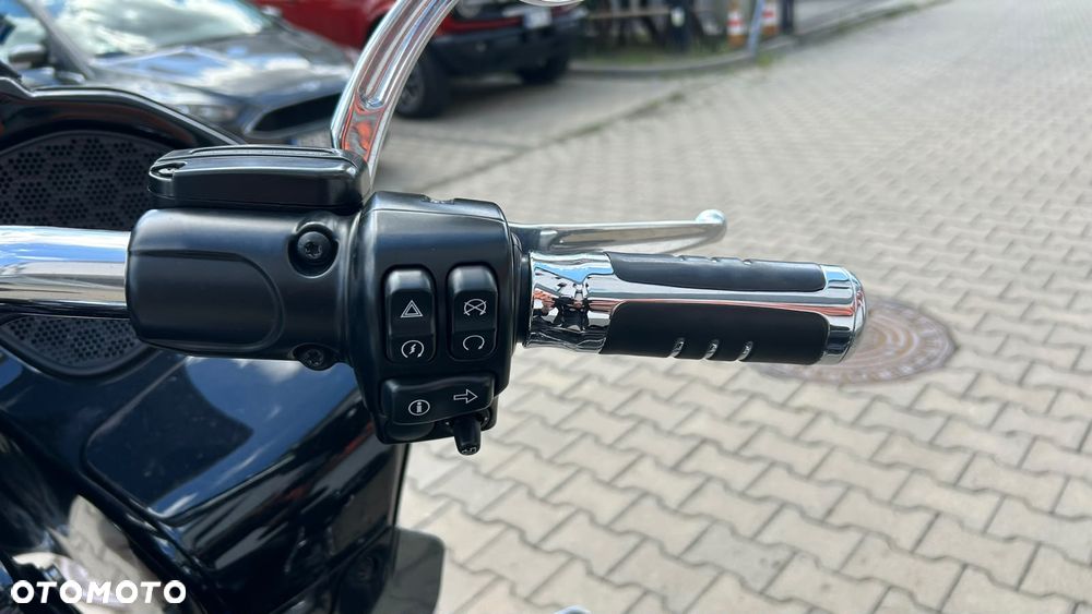 Harley-Davidson Touring Road Glide - 17